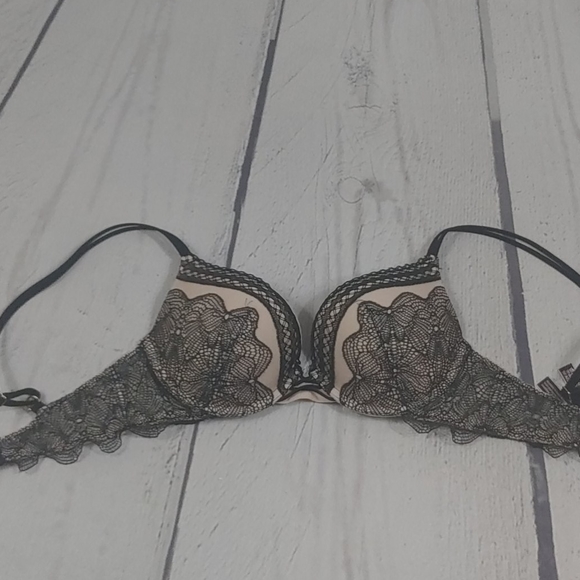 Victoria's Secret Push-up Bra 32B - Picture 6 of 6